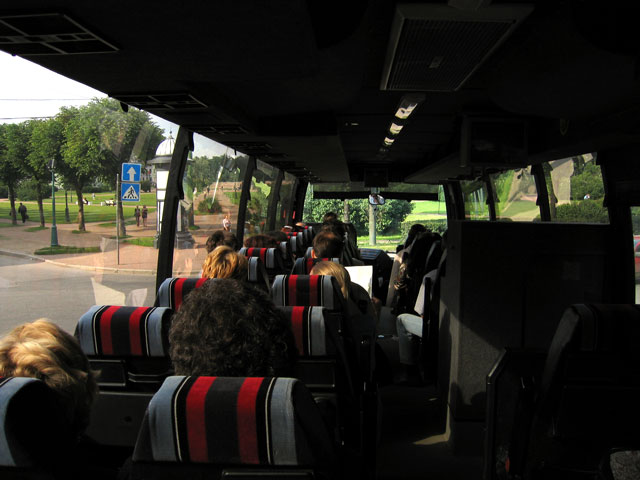 Автобусная экскурсия по городу для участников Форума (вид на Марсово поле)